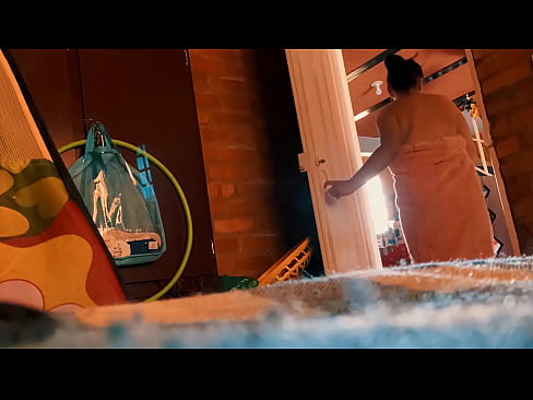 ❤️ El meu oncle em segueix a la dutxa, em fot mentre em ducho. ❤ Vídeo porno a nosaltres ❌️