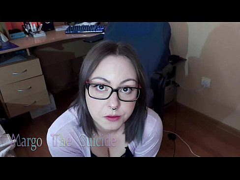 ❤️ Noia sexy amb ulleres xucla un consolador profundament davant la càmera ❤ Vídeo porno a nosaltres ❌️