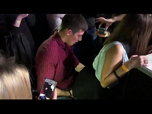 ❤️ Sexe real en una discoteca russa. Noia russa de 18 anys a l'anus i la vagina follada en una discoteca ❤ Vídeo porno a nosaltres ❌️